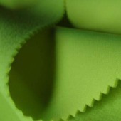 全涤纬弹复合摇粒绒加TPU用高弹丝的荧光三层复合面料