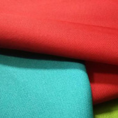 库存丝涤交织服装面料27MM丝涤斜纹新型花样布料厂家