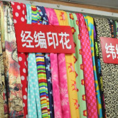 经编印花布面料 全涤针织印花男装女装外套服装面料 现货