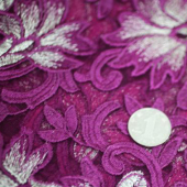 全涤针织绣花服装面料