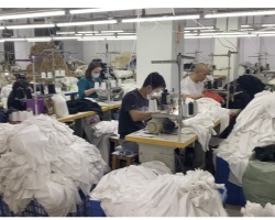 本工厂承接T恤卫衣卫裤等针织类服装，网单外单，包工包料，广东中山，印花数码刺绣洗旧工艺都能做