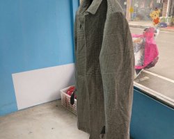 本厂专业生产男女羊绒大衣，便西，夹克，棉服，羽绒服等等。